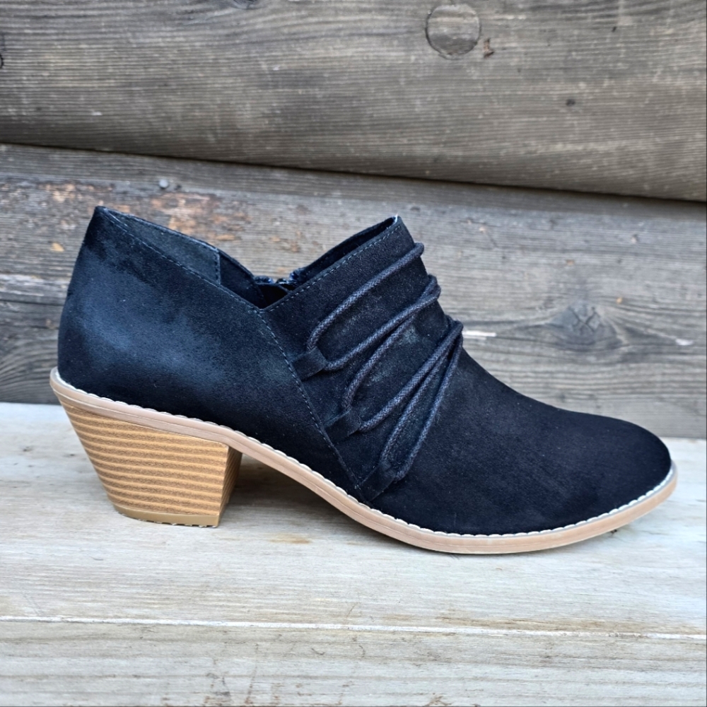 Rocket Dog NEW!! Beacon Western, Boho, Black Vegan Suede Stacked Heel Bootie. 9M